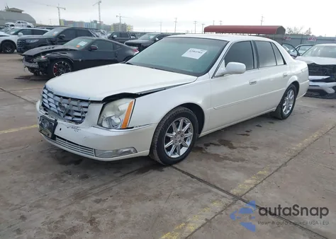2010 Cadillac Dts Luxury Collection z USA, uszkodzony, nr VIN 1G6KD5EY8AU131960